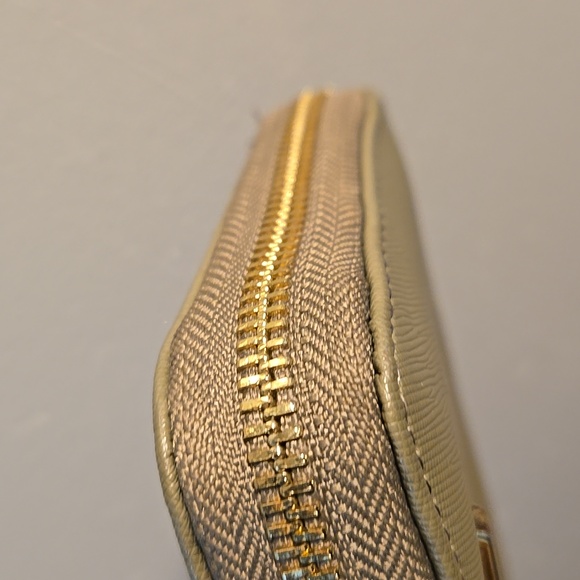 Steve Madden NWOT Green Wristlet - Picture 9 of 9